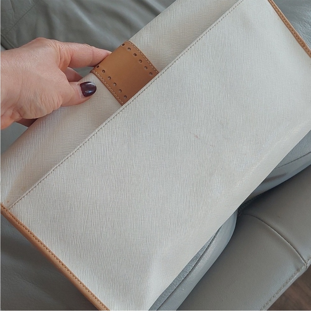 Fendi Elegant White and Tan Clutch Bag - Picture 12 of 16